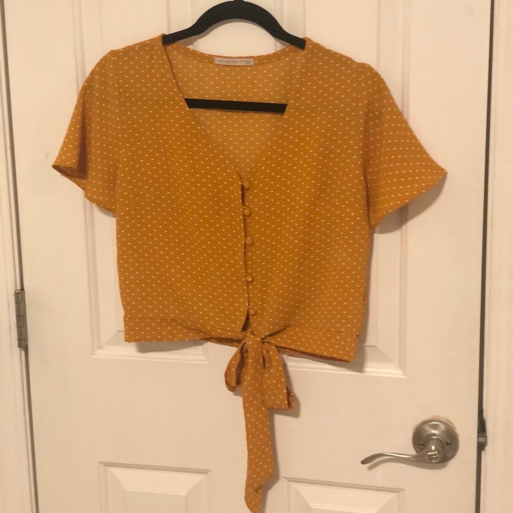 Yellow Fall Dotted Crop